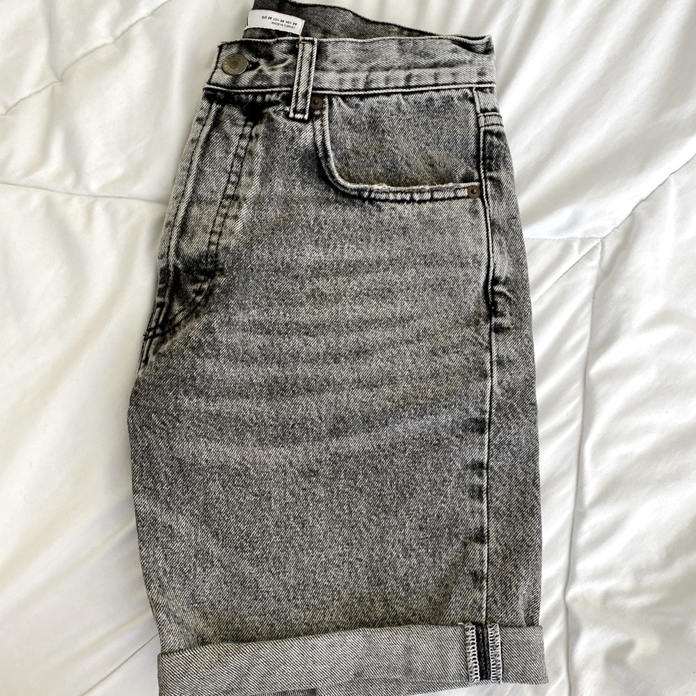 Zara men’s jeans shorts in grey.